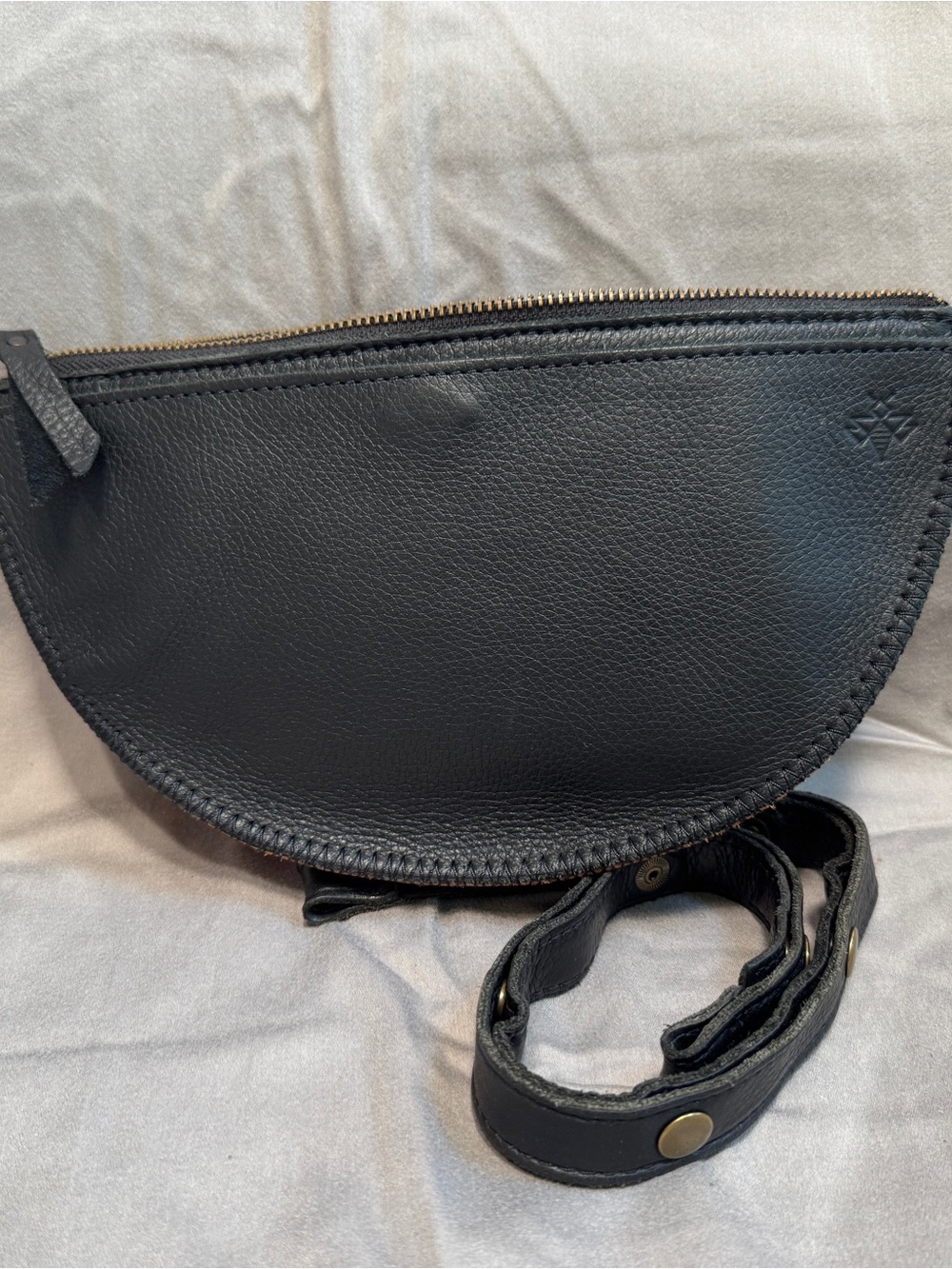 Lyons Leather Co. Two-Tone Bee 🐝